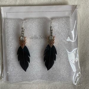 Stella and dot raven earrings